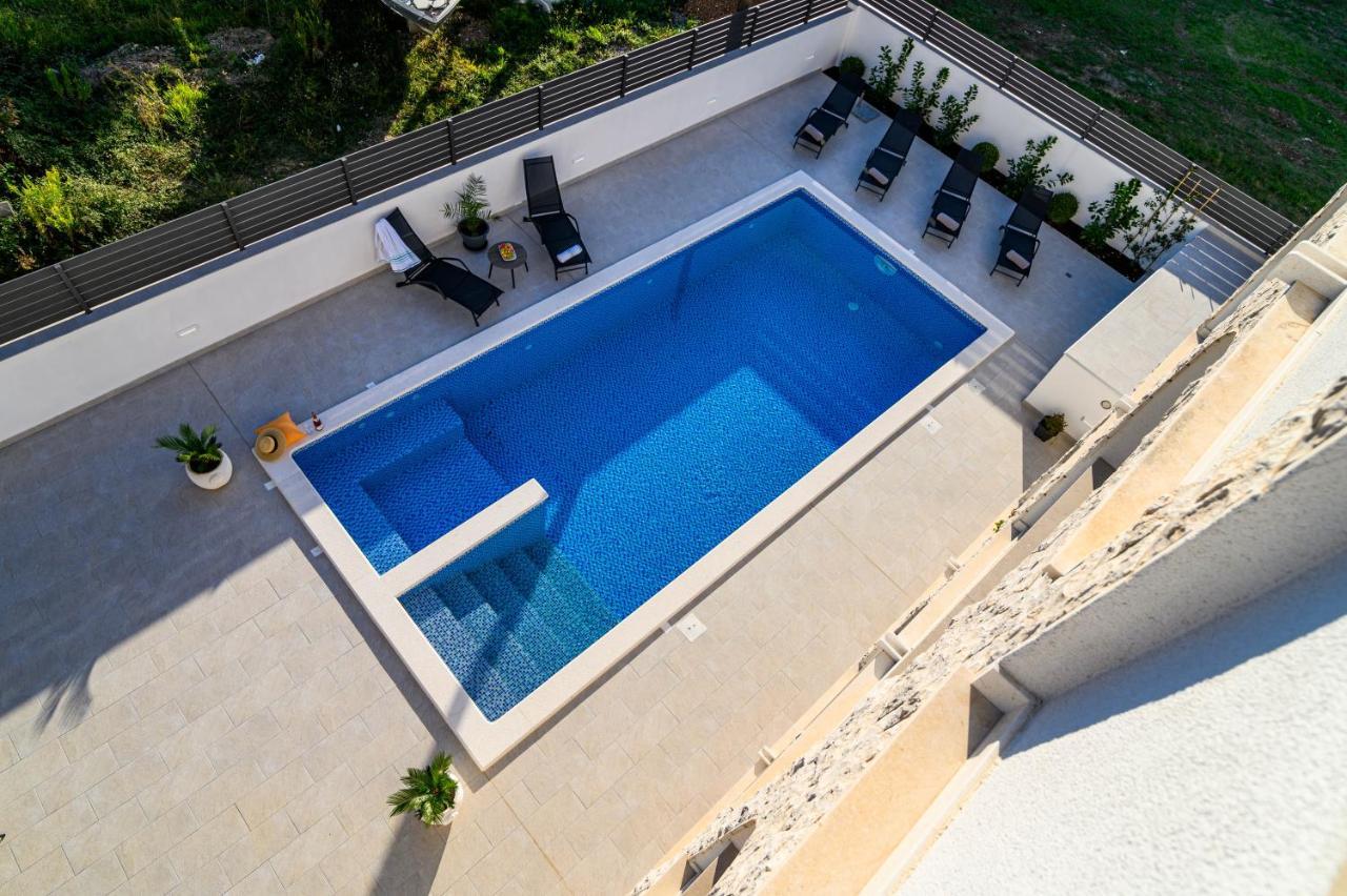 Villa Relax - Beautiful Apartment With Heated Saltwater Pool & Jacuzzi Kaštela 外观 照片