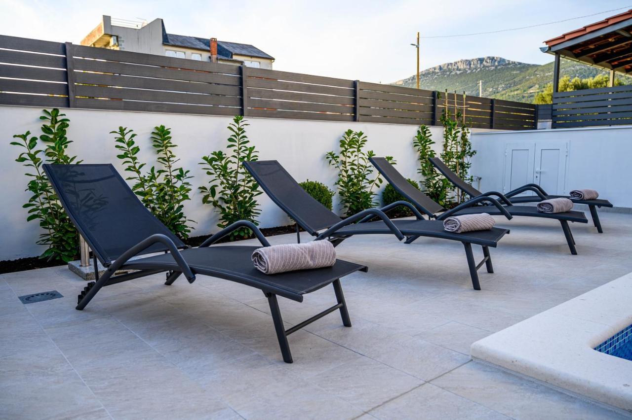 Villa Relax - Beautiful Apartment With Heated Saltwater Pool & Jacuzzi Kaštela 外观 照片