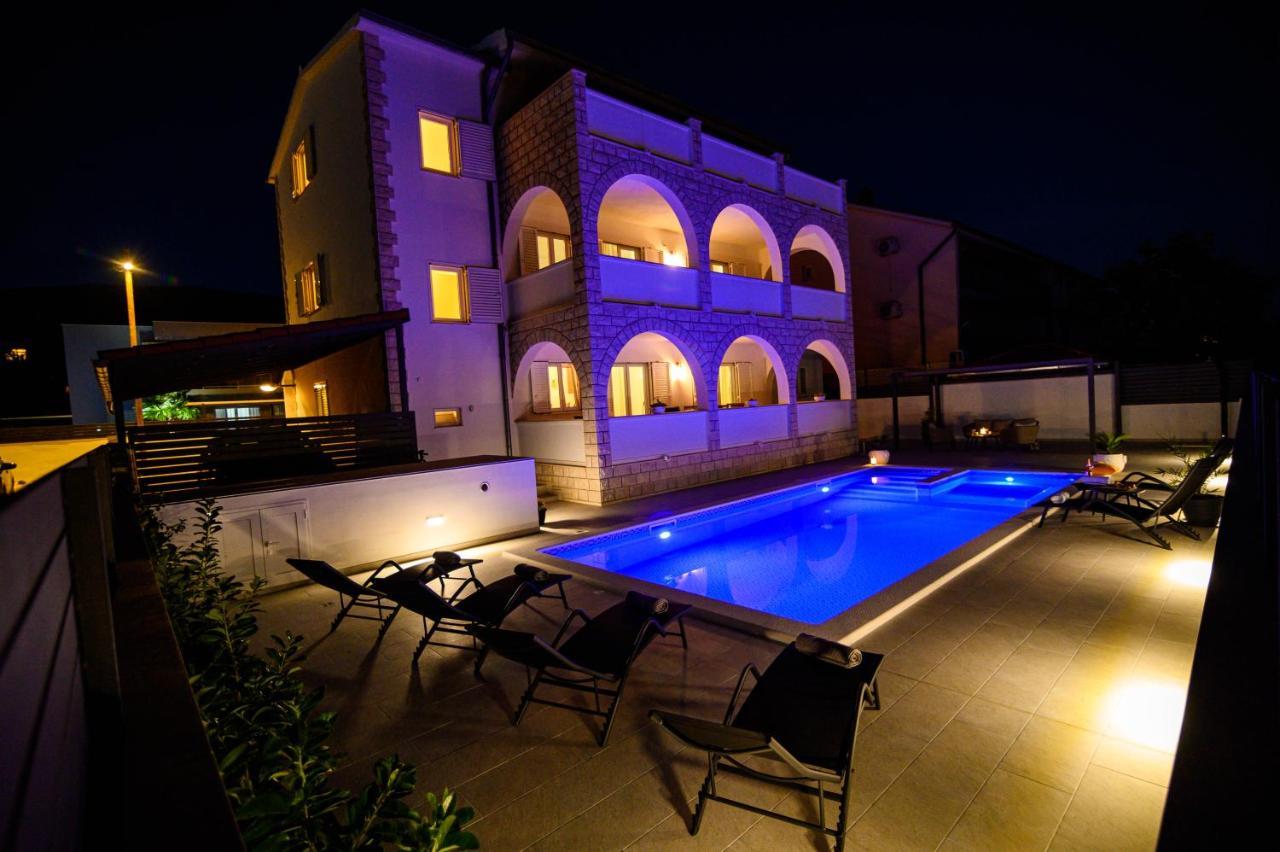 Villa Relax - Beautiful Apartment With Heated Saltwater Pool & Jacuzzi Kaštela 外观 照片