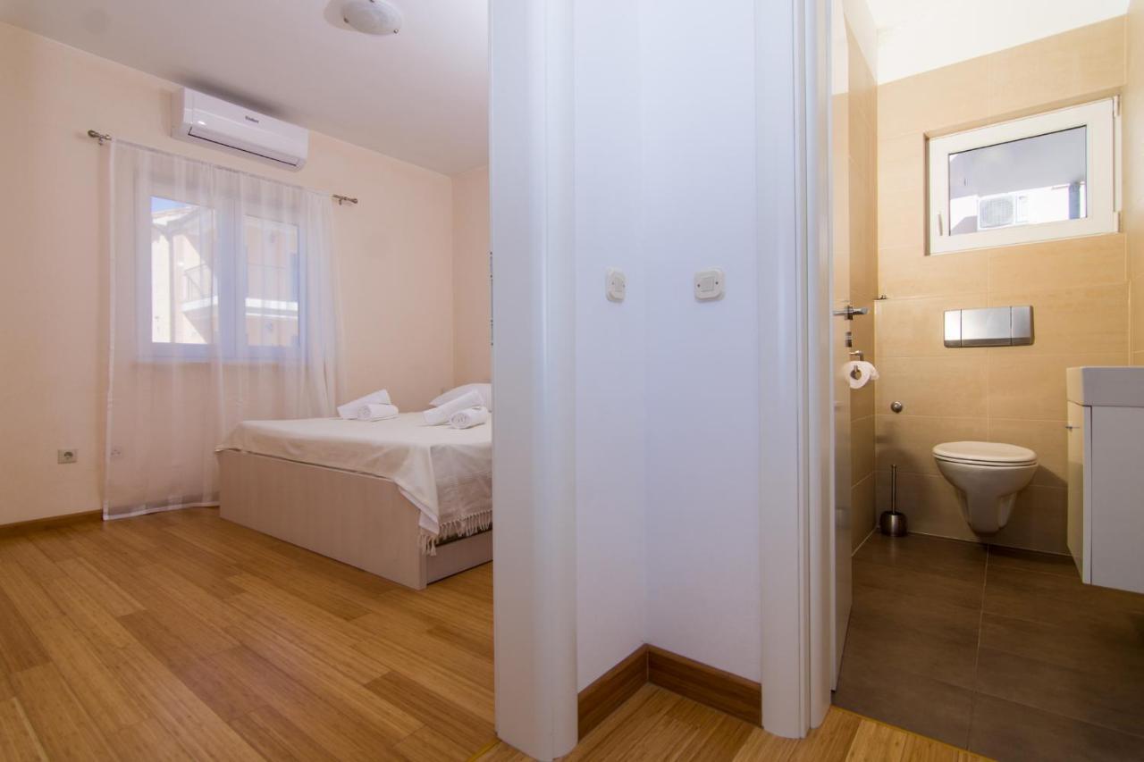 Villa Relax - Beautiful Apartment With Heated Saltwater Pool & Jacuzzi Kaštela 外观 照片