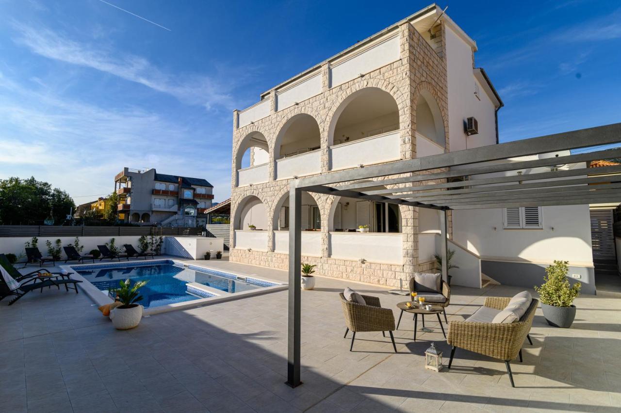 Villa Relax - Beautiful Apartment With Heated Saltwater Pool & Jacuzzi Kaštela 外观 照片