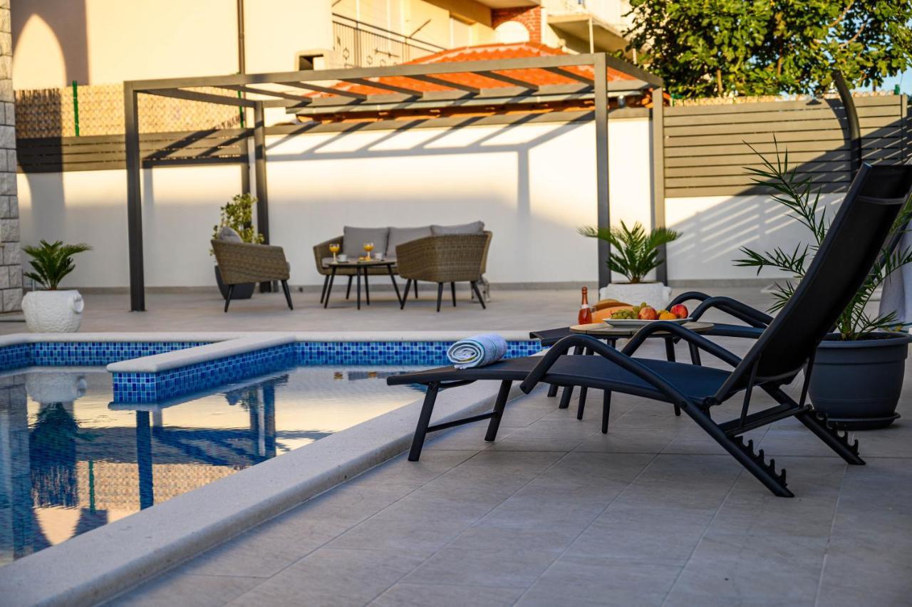 Villa Relax - Beautiful Apartment With Heated Saltwater Pool & Jacuzzi Kaštela 外观 照片