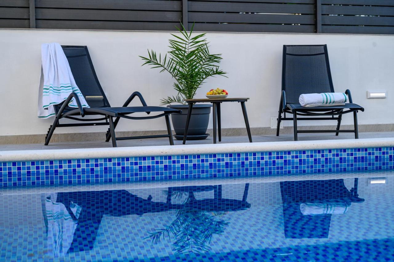 Villa Relax - Beautiful Apartment With Heated Saltwater Pool & Jacuzzi Kaštela 外观 照片