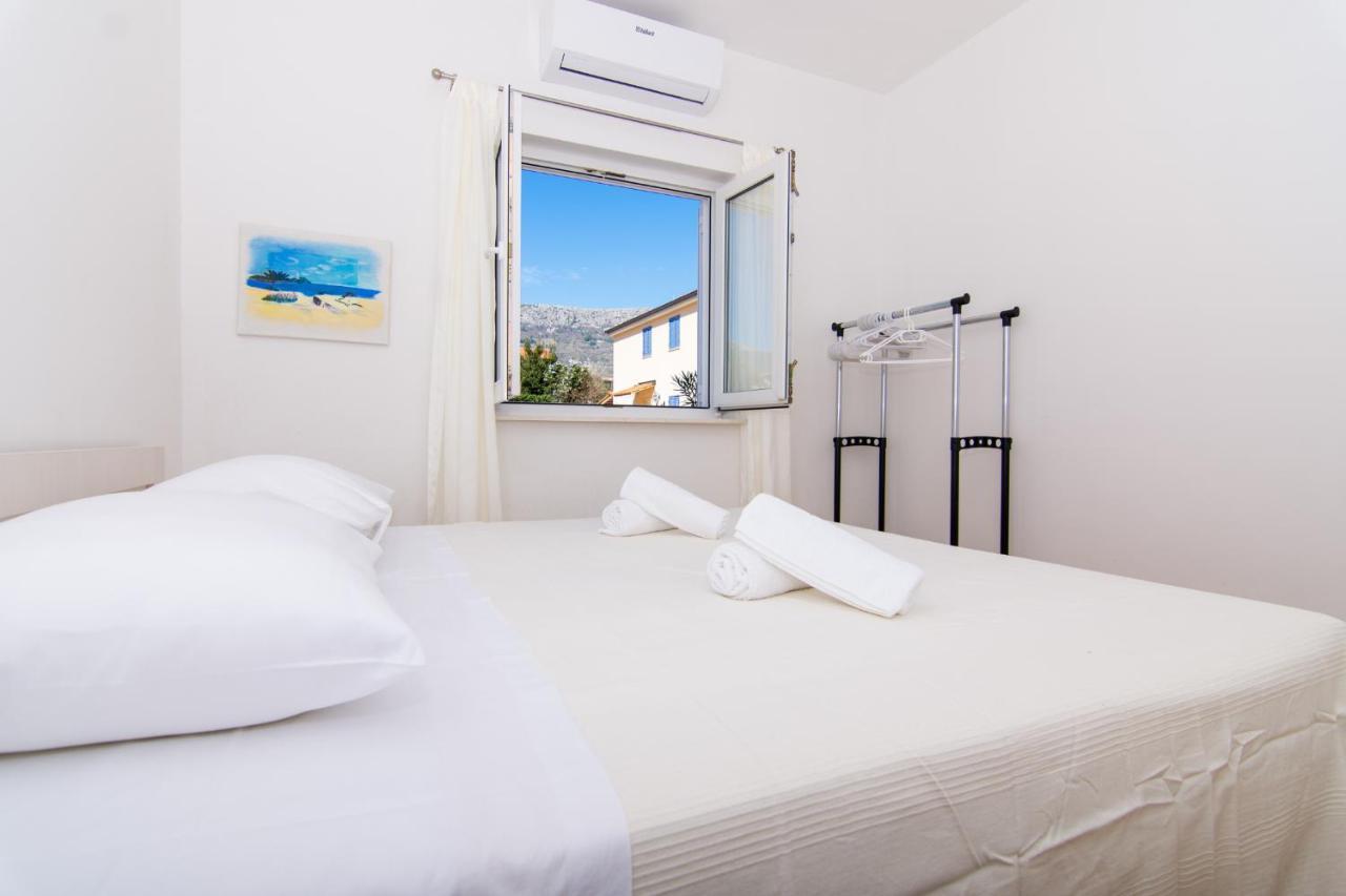 Villa Relax - Beautiful Apartment With Heated Saltwater Pool & Jacuzzi Kaštela 外观 照片