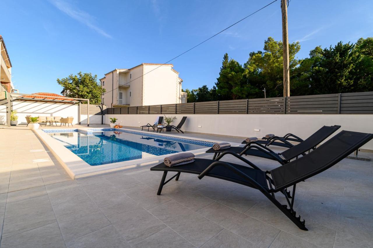 Villa Relax - Beautiful Apartment With Heated Saltwater Pool & Jacuzzi Kaštela 外观 照片