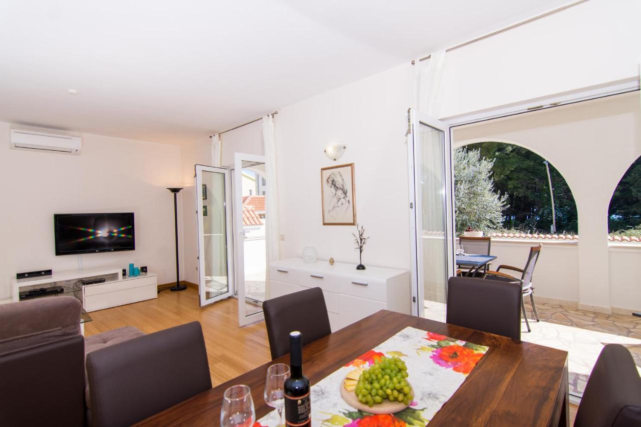 Villa Relax - Beautiful Apartment With Heated Saltwater Pool & Jacuzzi Kaštela 外观 照片