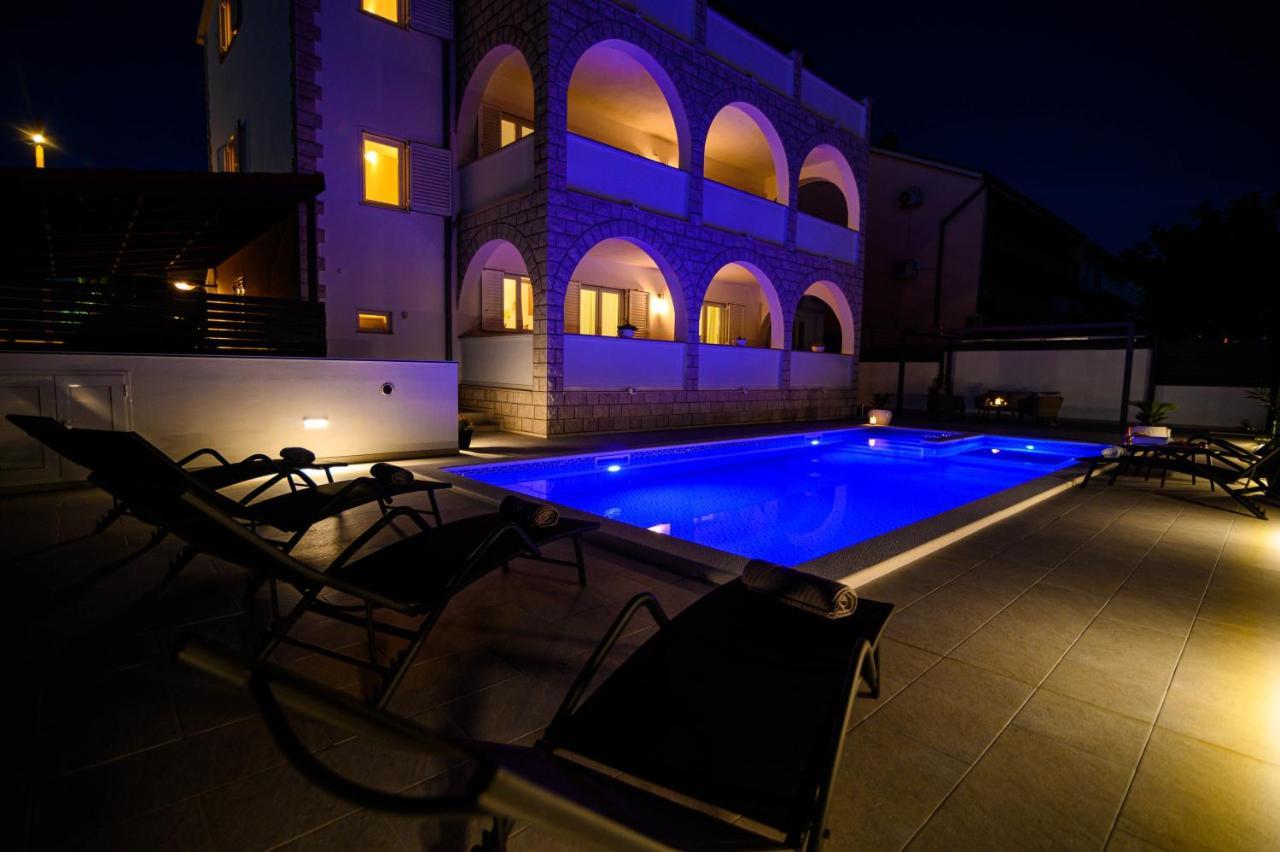 Villa Relax - Beautiful Apartment With Heated Saltwater Pool & Jacuzzi Kaštela 外观 照片