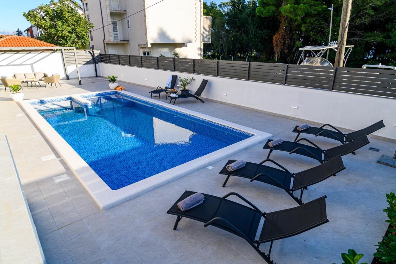 Villa Relax - Beautiful Apartment With Heated Saltwater Pool & Jacuzzi Kaštela 外观 照片