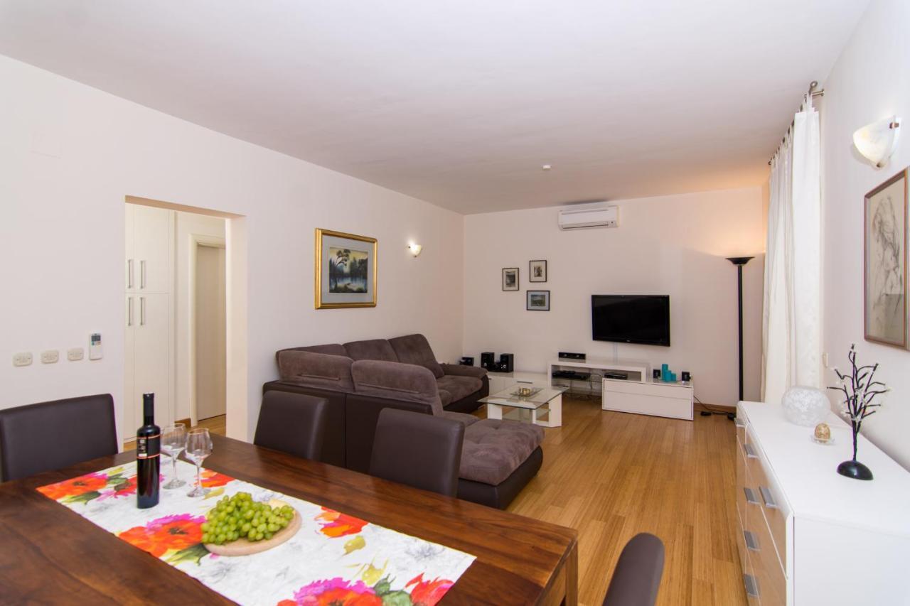 Villa Relax - Beautiful Apartment With Heated Saltwater Pool & Jacuzzi Kaštela 外观 照片