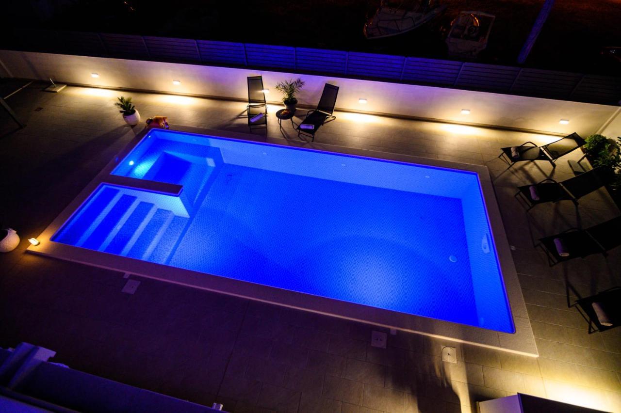 Villa Relax - Beautiful Apartment With Heated Saltwater Pool & Jacuzzi Kaštela 外观 照片