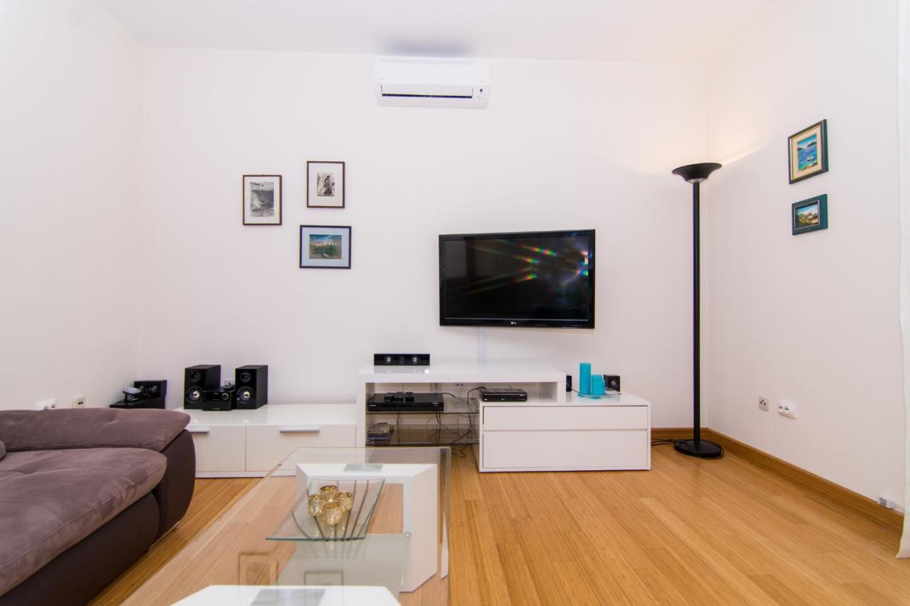 Villa Relax - Beautiful Apartment With Heated Saltwater Pool & Jacuzzi Kaštela 外观 照片