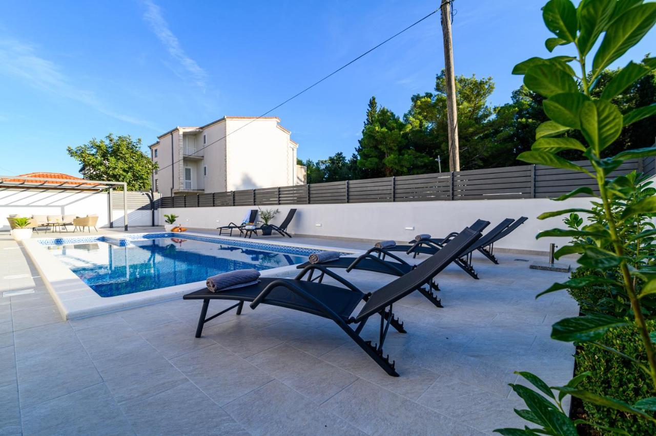 Villa Relax - Beautiful Apartment With Heated Saltwater Pool & Jacuzzi Kaštela 外观 照片