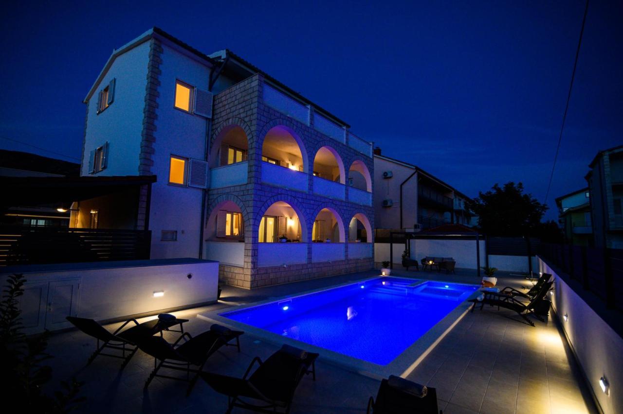 Villa Relax - Beautiful Apartment With Heated Saltwater Pool & Jacuzzi Kaštela 外观 照片