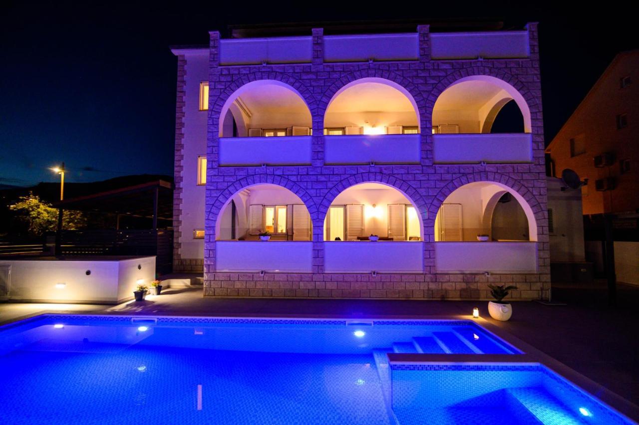 Villa Relax - Beautiful Apartment With Heated Saltwater Pool & Jacuzzi Kaštela 外观 照片