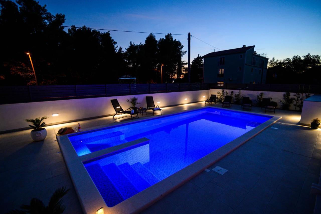 Villa Relax - Beautiful Apartment With Heated Saltwater Pool & Jacuzzi Kaštela 外观 照片