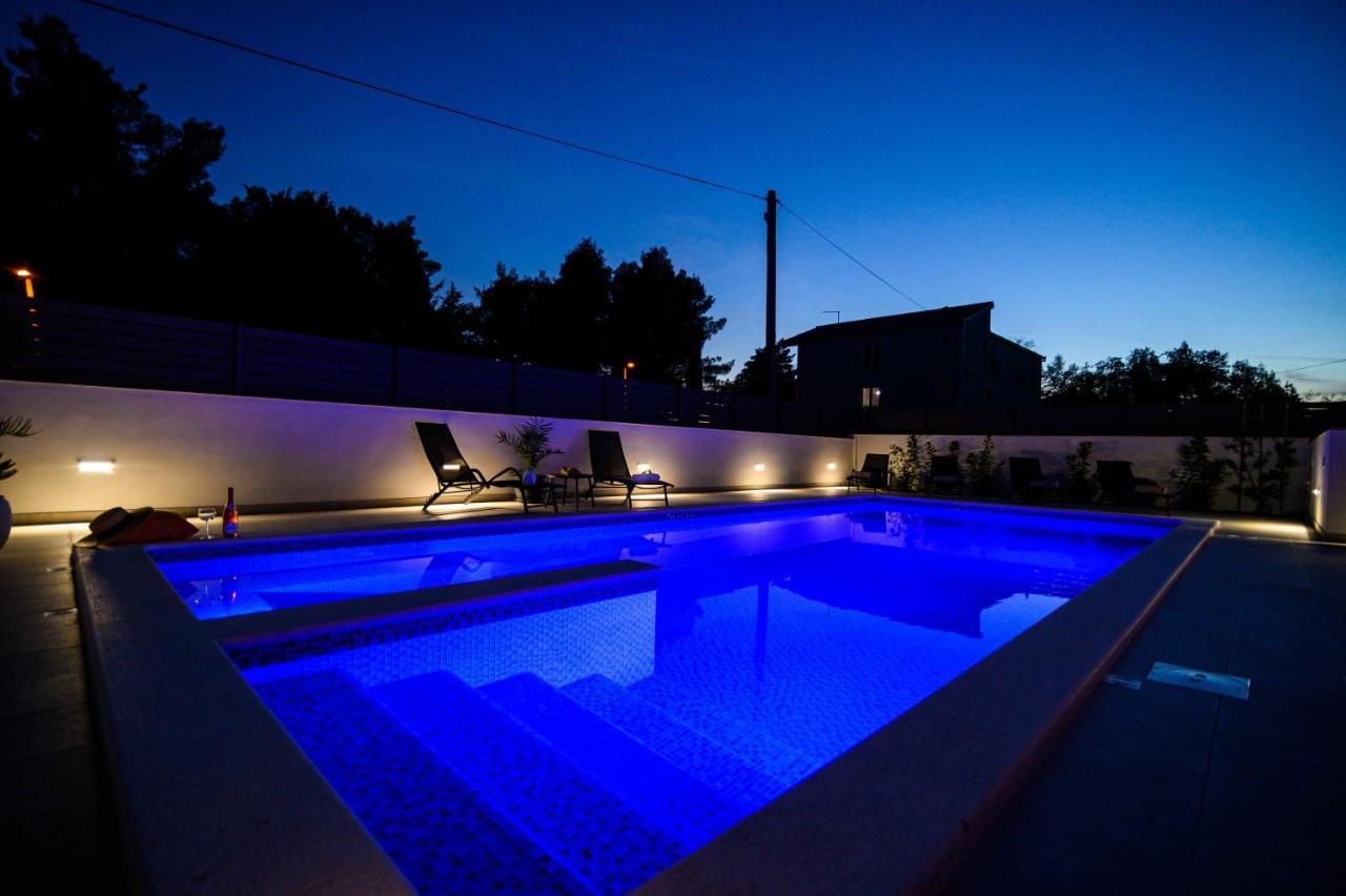 Villa Relax - Beautiful Apartment With Heated Saltwater Pool & Jacuzzi Kaštela 外观 照片