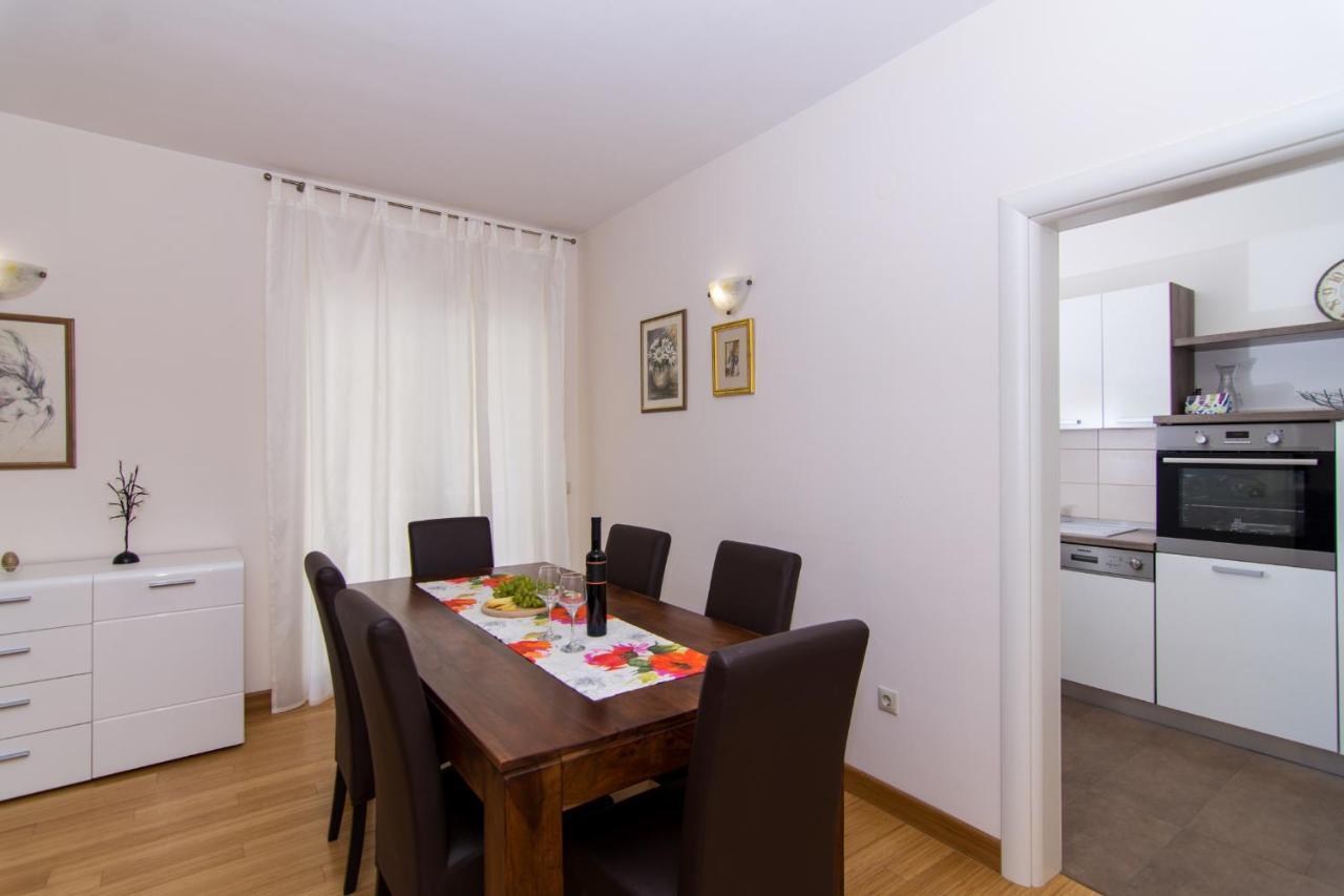 Villa Relax - Beautiful Apartment With Heated Saltwater Pool & Jacuzzi Kaštela 外观 照片